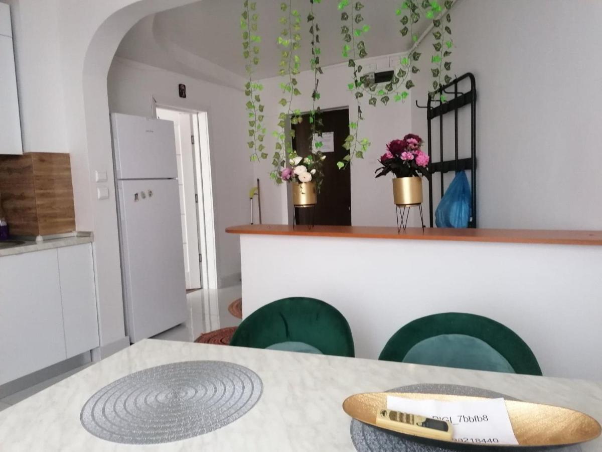 Apartament Near The Park Two Rooms Bukarest Exteriör bild