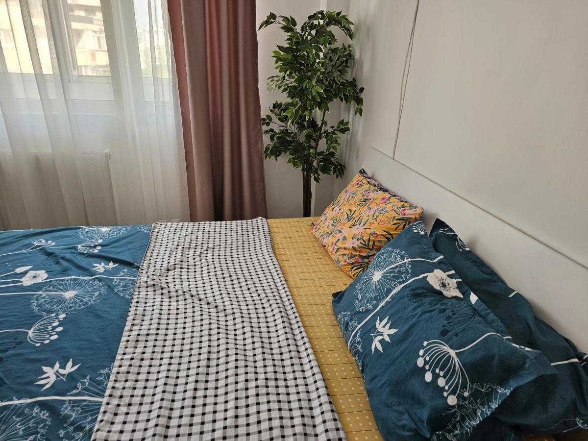 Apartament Near The Park Two Rooms Bukarest Exteriör bild
