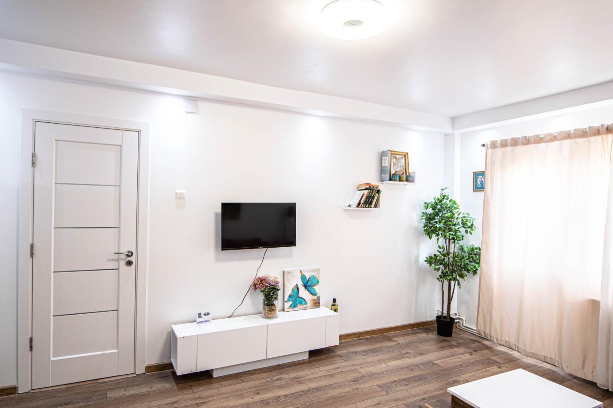 Apartament Near The Park Two Rooms Bukarest Exteriör bild