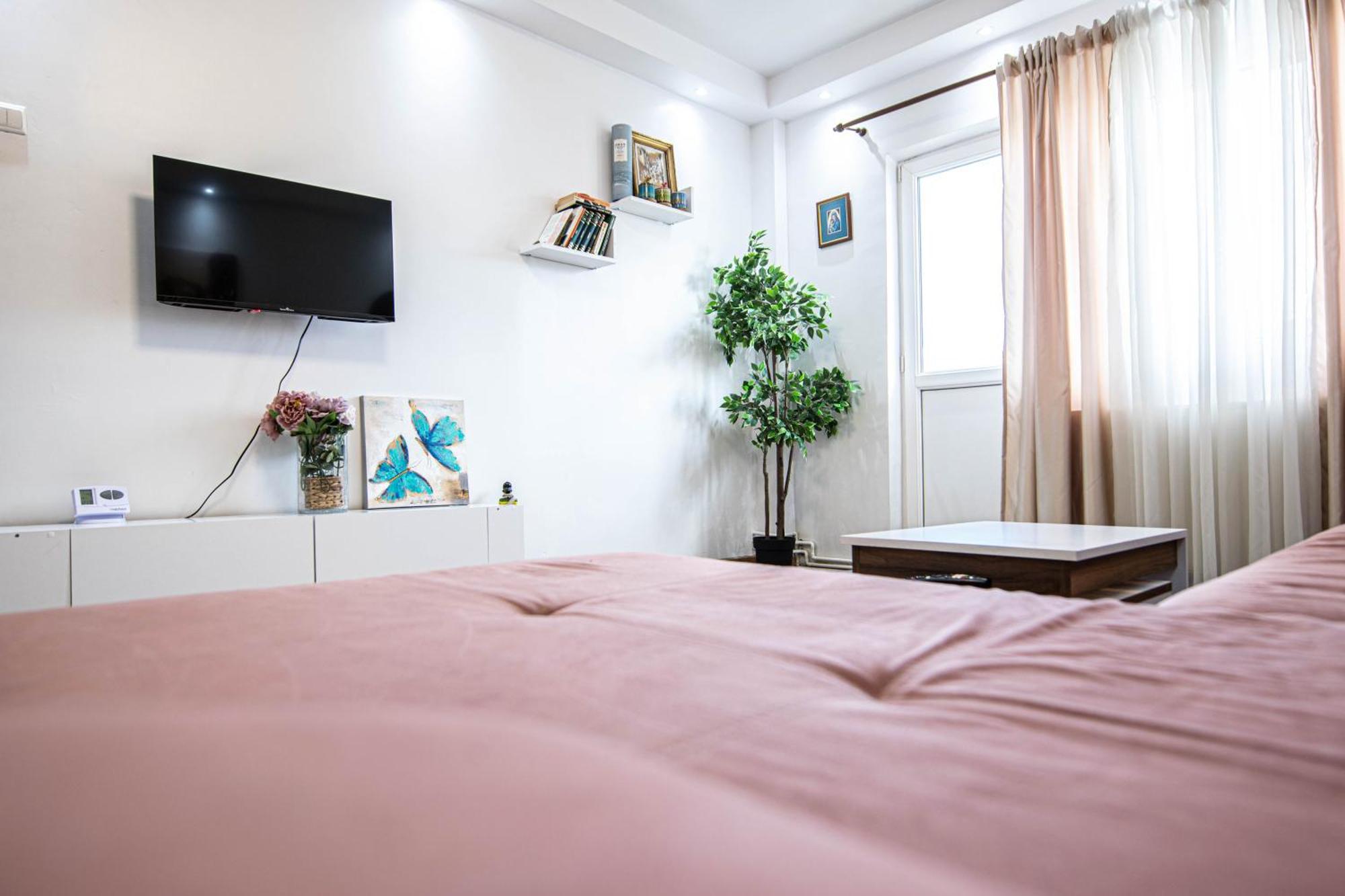 Apartament Near The Park Two Rooms Bukarest Exteriör bild