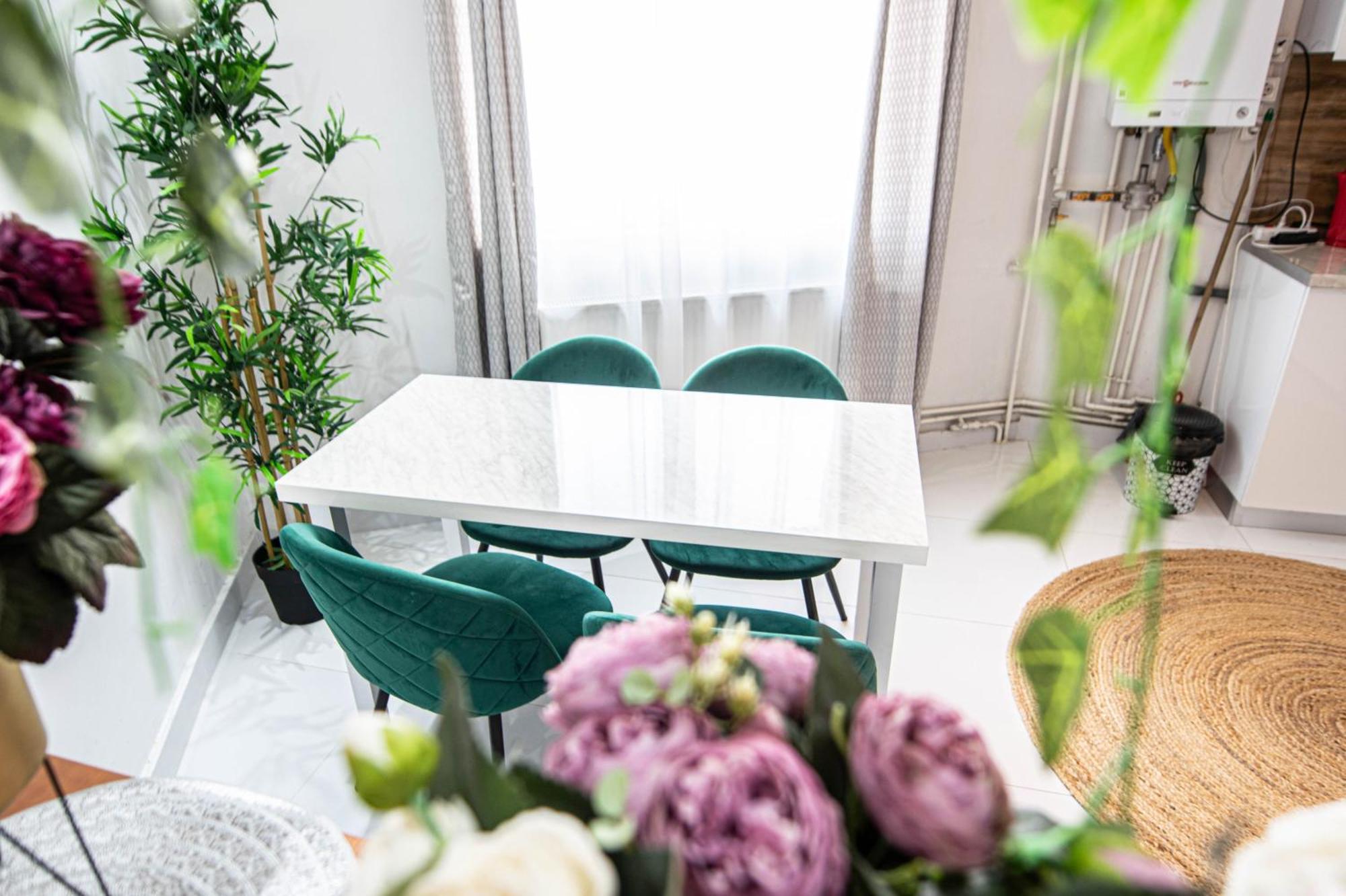 Apartament Near The Park Two Rooms Bukarest Exteriör bild