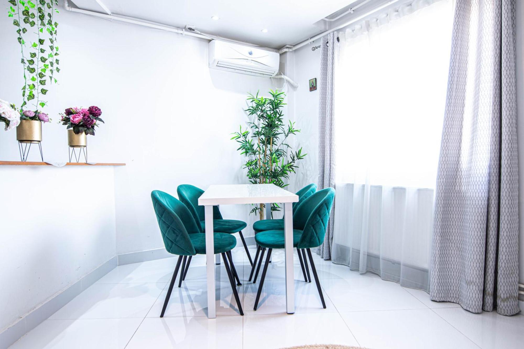 Apartament Near The Park Two Rooms Bukarest Exteriör bild